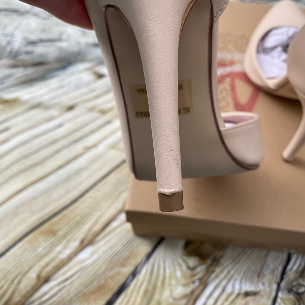 Beige heels - Picture 5 of 7